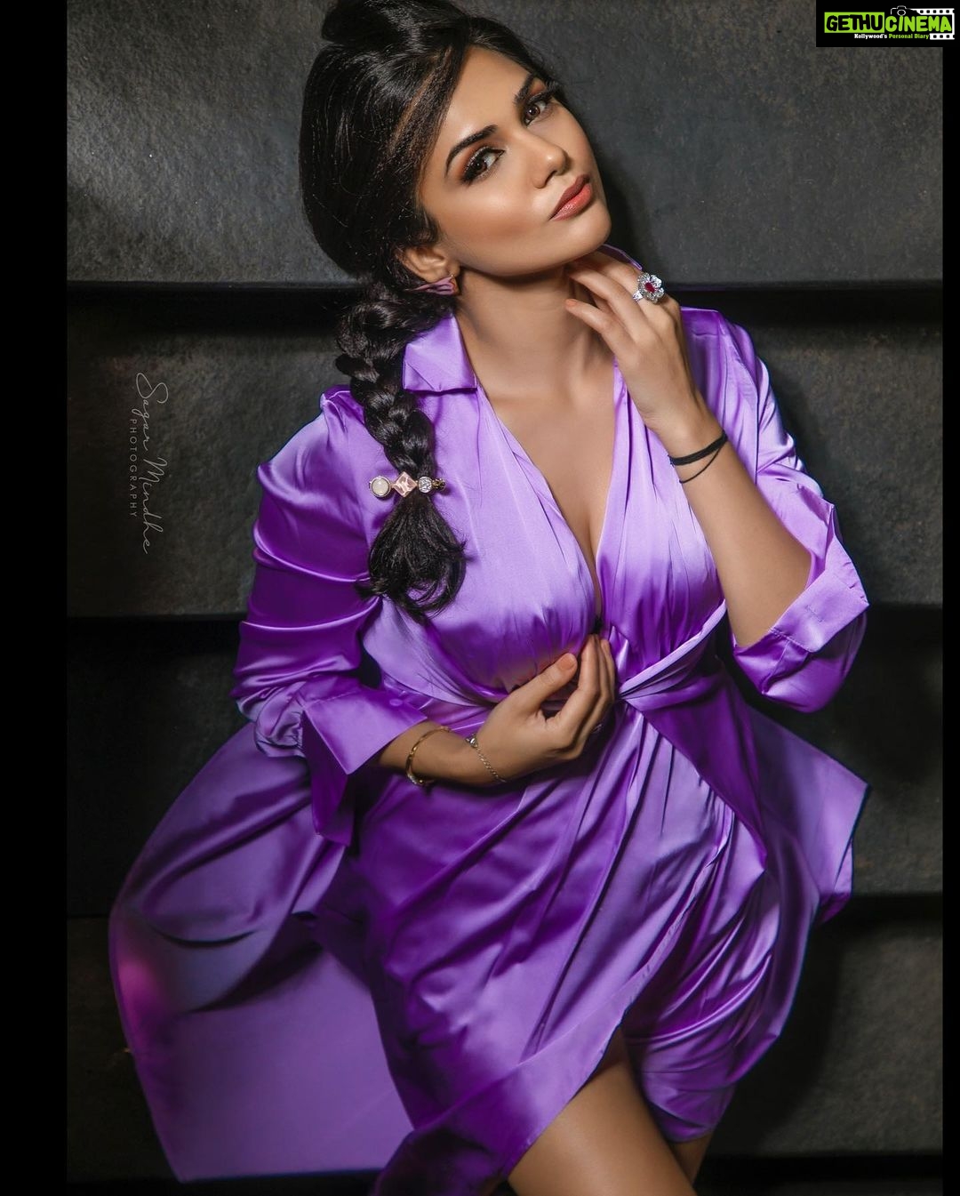 Akansha Chamola Instagram - Be so Good that people are forced to LIKE you 🌸💜…………. Location : @invisiblegastronomybar @anishbhadech 📸 @artographybysagar asst. 📸 @me_photowala_shyam HMUA @nikksmua @nikksmakeupartist styled by @styledby_niral . . . . . . . . . . . . . . . . . . . . . . . #photoshootideas #fashionpost #fashionphotography #styleinspo #photoshoot #lookbook #stylediary #trending #prettygirls #prettylittleliars #sassygirl #portraitphotography #stylegram #instahair #instalook #instamakeup #glamdoll #browneyes #browngirl #brownskingirls #cutegirls😘 #outfitideas