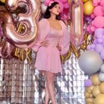Akansha Chamola Instagram - caught ppl being concerned about the 1 not being right or facing correctly ….. I Tried but The balloons were simply not ready to co operate …. Lesson learnt : I can’t be responsible for or try to control anything or anyone in my life except for myself …. well Thankyou balloons 🎈 who could have thought YOU could land up teaching life changing lessons ☺️☺️☺️☺️ …. . . . . . . . . . . . . . . . . . . . . . . . . . . . . . . . . . . . . . #staypositive #birthdaygirl #birthdaymonth #january #capricorn #birthdaypartydecor #birthdayoutfit #pinkdress #sequindress #outfitideas #fashiongram #stylegram #balloondecoration #happy #positivevibes #prettypink #lovepink #instalook #instadecor #instahair #instamakeup