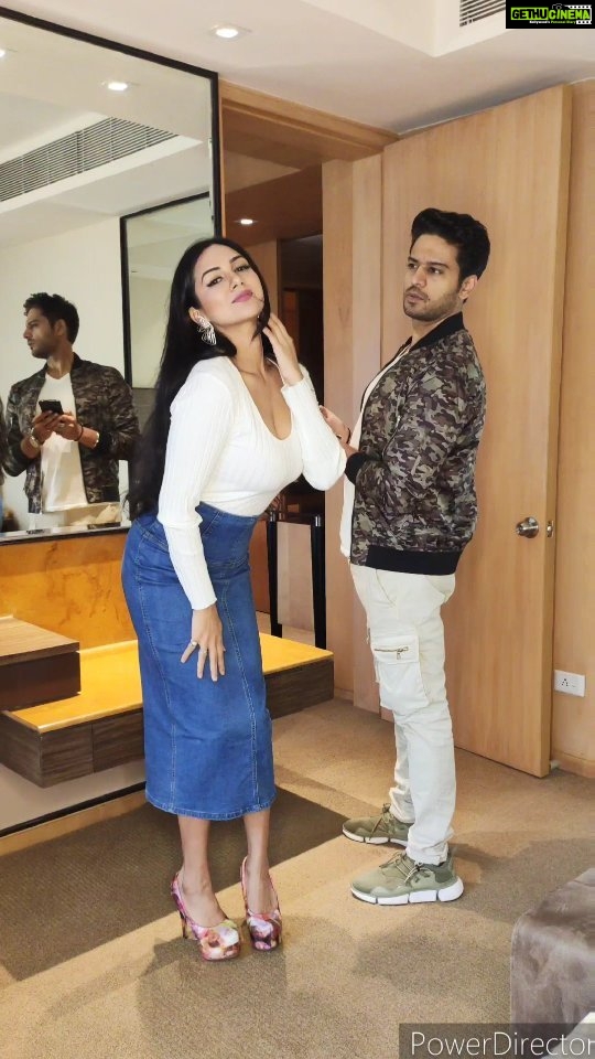 Akansha Chamola Instagram - Tag someone cute in ur life 😉 . . . . . . . . . . . . . . . . .. . . . . . . #trending #iamsocute #reeltoreel #reelsgram #reelkarofeelkaro #gauravkhanna #couplevideos #coupleofinstagram #couplegram #couplefashion #couplestyle #couplegoals #marriagediaries #cutegirls #crazygirl #instalook #instamakeup #fashiondiaries #cutevideos #prettygirls