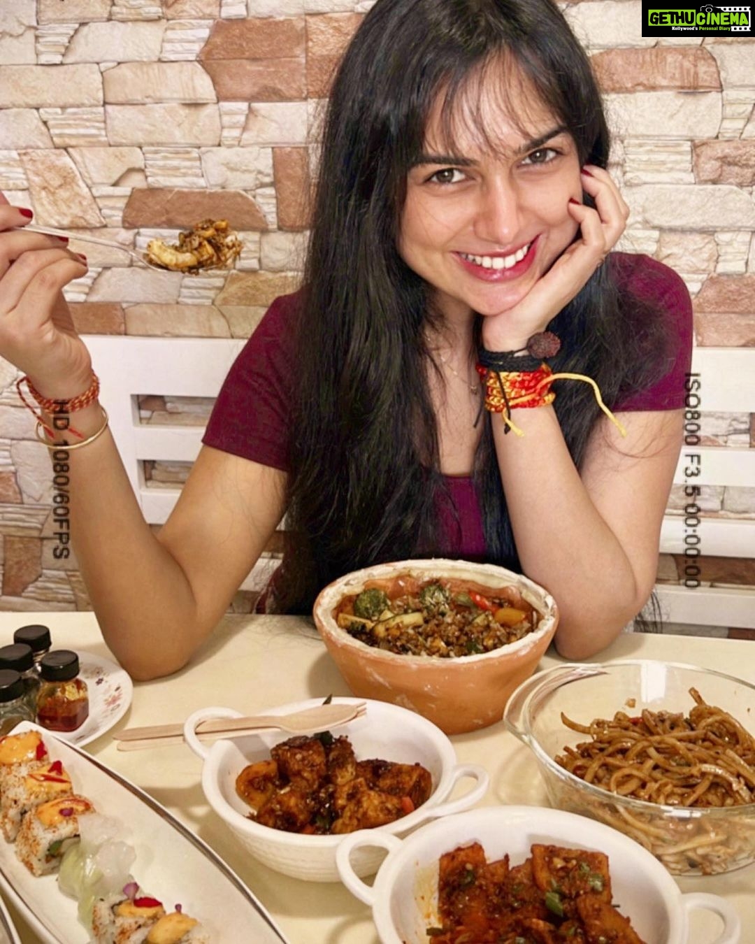 Akansha Chamola Instagram - Simply enjoyed this pan asian spread by @chinabistrofl …… Veg CLAYPOT RICE is delicious 🤤………… Thankyou for catering my #vegan taste buds ………… . . . . . . . . . . . . . . . . . . . . . . . . . . . . . . . . . #panasianfood #sushi #veganfood #veganlife #claypotrice #delicacies #food #instagood #instadaily #instacute