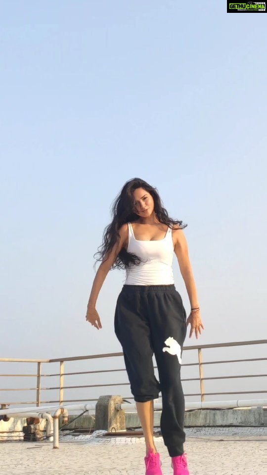 Akansha Chamola Instagram - Simply Obsessed with this song 🙈 . . . . . . . . . . . . . . . . . . . . . . . . . . . . . . . . #reeltoreel #dancereels #woman #dancereelsindia #letmebeyourwoman #sheilakijawani #reelkarofeelkaro #reelit #trending #lovedancing #rooftopping #reelsgram #dancemoves #instamonday #instafam #keepitmoving