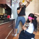 Akansha Chamola Instagram - Chuuttti ke dinn Diwali ki safai be like ........ #trending #reeltoreel #reelsinstagram #reelsgram #reelkarofeelkaro #reelsindia #diwalivibes #diwalimadness #cleaning #gauravkhanna #Mr&Mrskhanna #couplegram #relationshipgoals #marriagediaries #crazycouple #funnyvideos