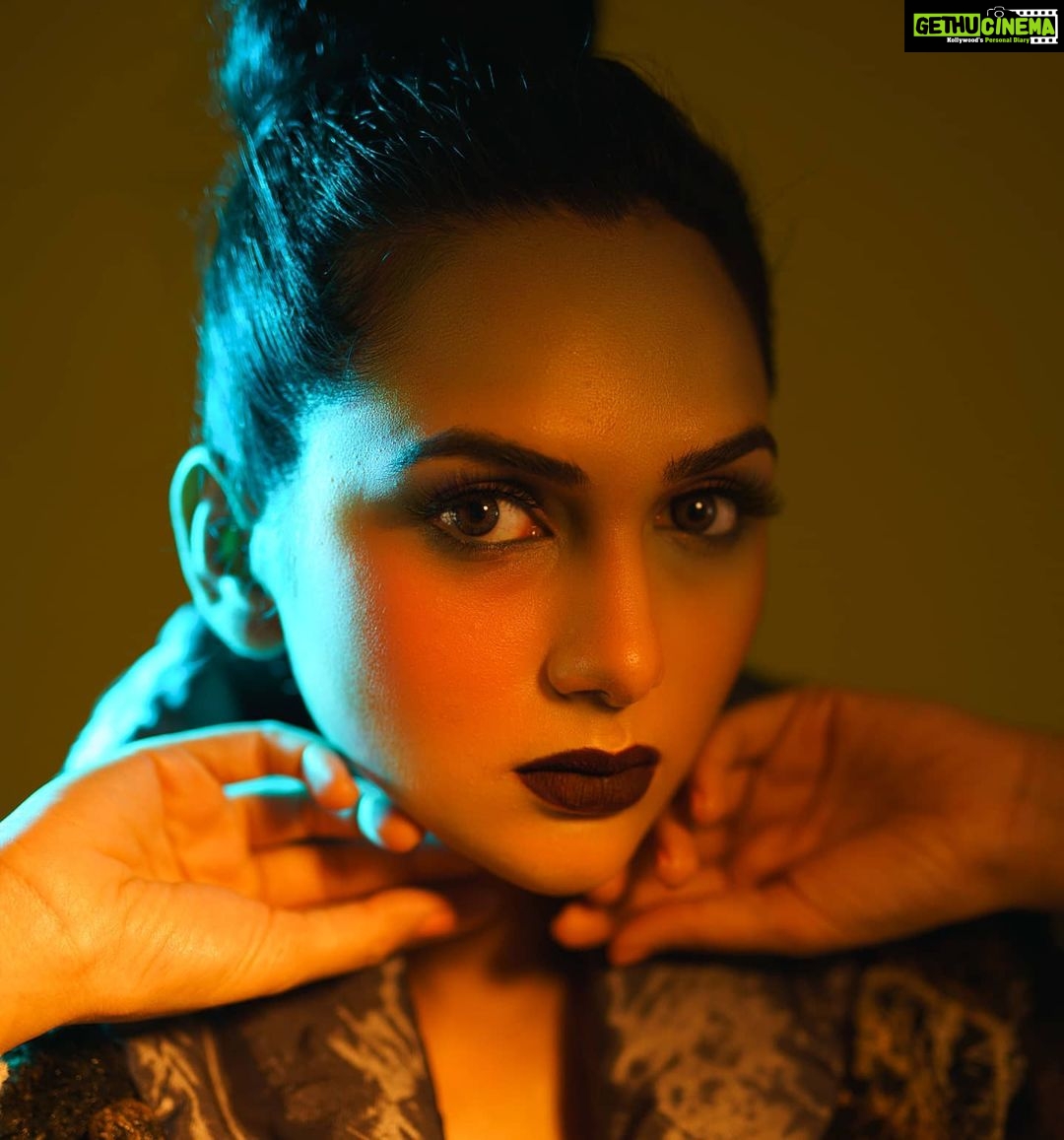Akansha Chamola Instagram - 🧡Modern goth🧡 📸@vivanbhathena_official 💄@tejasshahmakeuporiginal 💇‍♀️@hairstylist_jennny . . . . . . . . . . . . . . . . . . . . . . . . . . . . . #portraitphotography #photoshootideas #fashionphotography #gothmakeup #gothicstyle #photoshoots #portraitsdaily #instaeyes #instamakeup #instalook #instalips #lipstickshades #brown #fashionphotography #fashiondiaries #trending #happywomensday #womanup #womanhood #beauty #strongisbeautiful