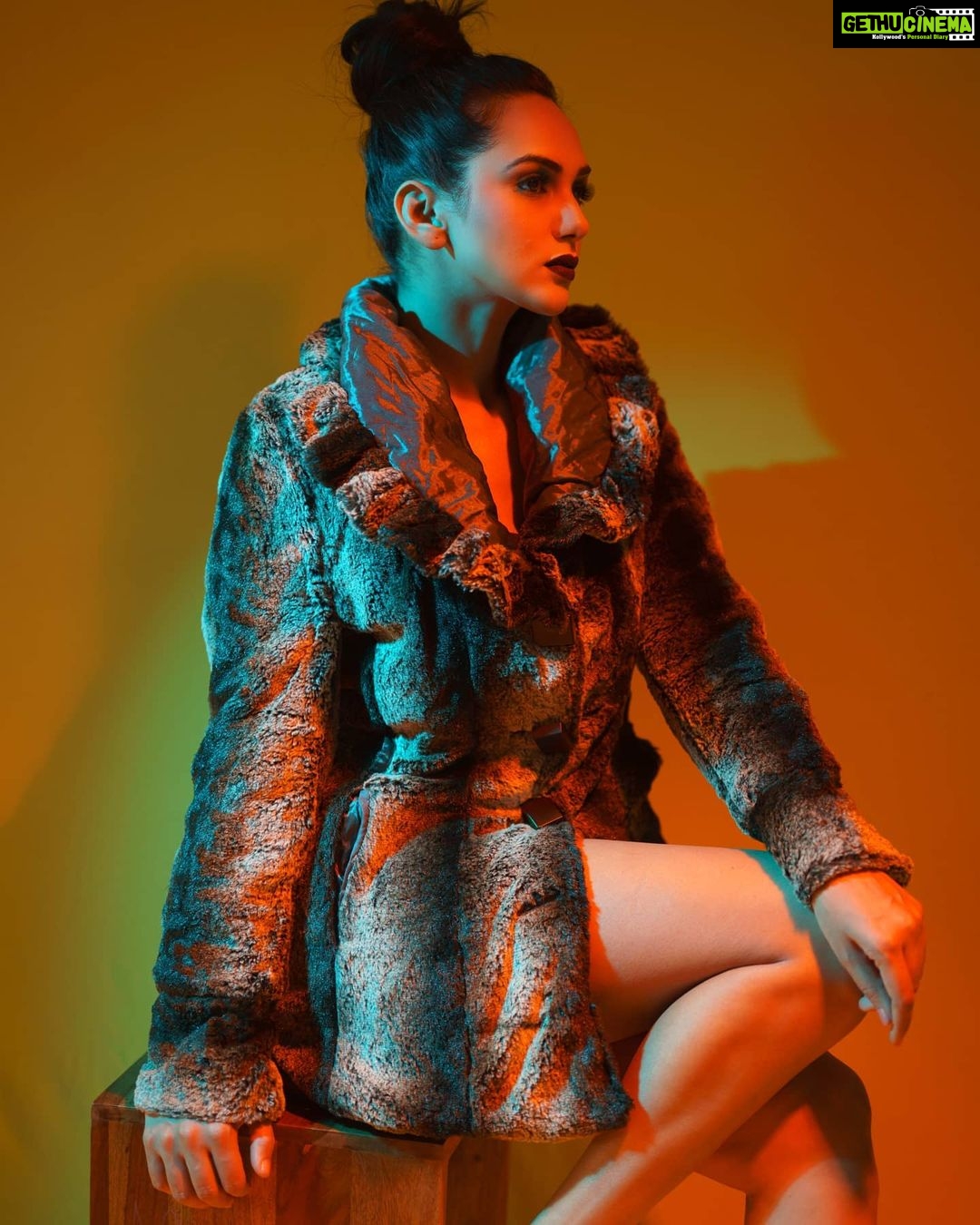 Akansha Chamola Instagram - π¦Feralπ¦ πΈ@vivanbhathena_official π@tejasshahmakeuporiginal πββοΈ@hairstylist_jennny . . . . . . . . . . . . . . .. . . . . . . . . . . .. . . . . #photooftheday #photoshootideas #photoshoot #portraitphotography #portraitsdaily #outfitideas #outfitinspo #ootdfashion #lookbook #fashionphotography #fashiondiaries #fashiongram #instamakeup #instalook #instahair #instadaily #fauxfur #furcoat #instastyle #stylegram
