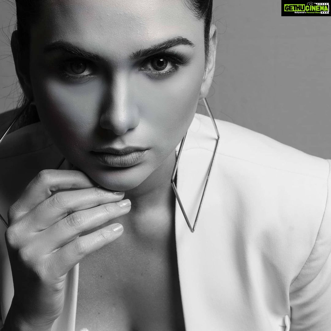 Akansha Chamola Instagram - Be stronger than your excuses....... 📸@vivanbhathena_official 💄@tejasshahmakeuporigi all 💇♀️@hairstylist_jennny . . . . . . . . . . . . . . .. .. .. . . . . #bnwmood #bnwphotography #bnwportraits #portraitsdaily #portraitphotography #fashionphotography #fashiondiaries #fashionnova #fashionshoot #fashiongram #powerdressing #portfolioshoot #newlook #classy #igdaily #tweegram #lookbook #ootdfashion #instamakeup #instahair #instaface #instalook #fashionista #slay #instacool #strongwoman #strongisbeautiful