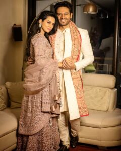Akansha Chamola Instagram - This DIWALI as we light our diyas let's burn all the hatred n negativity and start treating every single being with KINDNESS and COMPASSION..Because FORTUNATE are the ones who hav learned to ADMIRE and not ENVY ....
JAI SHRI RAM ।।
Gaurav's 👔 by @designervivekgupta
Akanksha's👗 by @@sonybridals
Gaurav's 👞 by @designervivekgupta
📸 By @idreamzzs
.
.
.
.
.
.
.
.
.
.
..
.
.
.
.
.
.
.
.
.
.
.
..
..
.
.
.
.
..
.
.
.

..
.

#happysouls #happydiwali #festivevibes #festivalfashion #festivaloutfit #couplefashion #coupleofinstagram #couplegram #couplegoals❤ #gauravkhanna #Mr&Mrskhanna #marriedcouple #relationshipgoals #diwalivibes✨ #diwaliwishes #desigram
