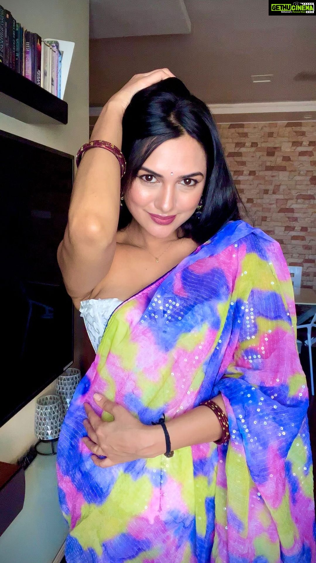 Akansha Chamola Instagram - True story 😜😜😜………. . . . . . . . . . . . . . . . . . . . . . . . . . . . . . . . . . #saree #sareelove #sareefashion #sequinsaree #blousedesigns #funnyreels #funnyvideos #crazygirl #cutegirls😘 #reels #reelgram #fashionreels #reelsindia #reelkarofeelkaro #curvygirl #curvyfashion