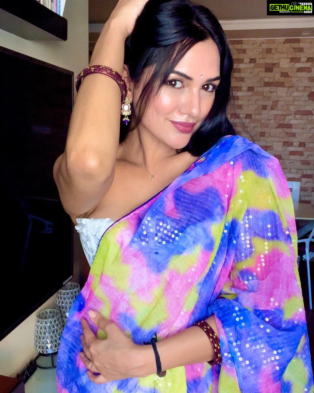 Akansha Chamola Instagram - They say every saree narates a story …... Can you guess mine ????? . . . . . . . . . . . . . . . . . . . . . #instadaily #sareelove #saree #sareefashion #sareeblouse #blousedesigns #instahair #instamakeup #lookbook #instalove #fashiongram #indiangirls #ethnicwear #desi #desigirl #sequinsaree #curvyfashion
