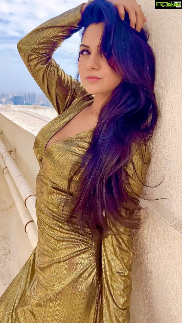 Akansha Chamola Instagram - coz its trending πβ¦β¦β¦β¦ . . . . . . . . . . . . . . . . . . . . . . . . . . . . . . . . . . . . . . #trendingaudio #trendingreels #rooftop #indiangirl #brownskingirls #outfitinspiration #lookbook #reelsindia #reelsviral #reelkrofeelkro #curvyfashion #curvystyle #fashionreels #fashiondiaries #reelitfeelit #reeloftheday #reellife #bollywoodsongs #goldenhour #instalook #instafashion #instamakeup #glowup