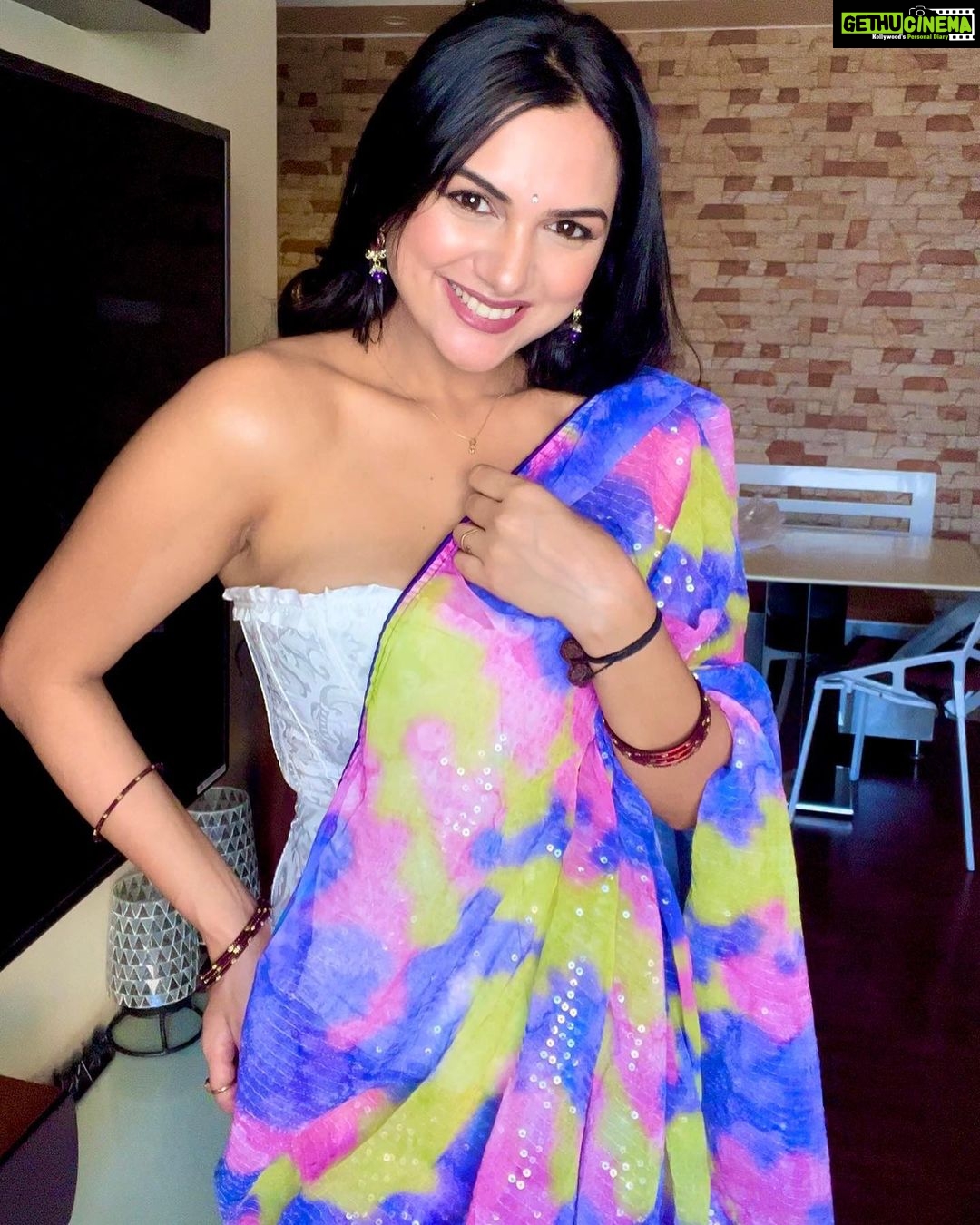 Akansha Chamola Instagram - They say every saree narates a story …... Can you guess mine ????? . . . . . . . . . . . . . . . . . . . . . #instadaily #sareelove #saree #sareefashion #sareeblouse #blousedesigns #instahair #instamakeup #lookbook #instalove #fashiongram #indiangirls #ethnicwear #desi #desigirl #sequinsaree #curvyfashion