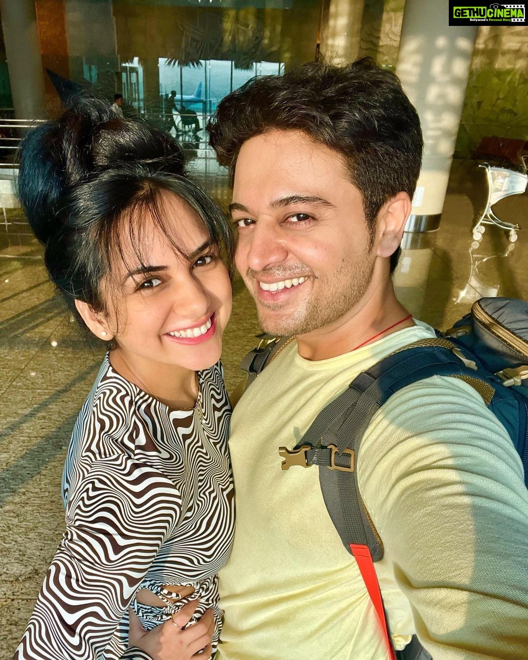 Akansha Chamola Instagram - 🌞 sunkissed selfiedump ……… .. . . . . . . . . . . . . . . . . . . . . . . . . . #selfietime #selfiegram #couplegoals #couplegram #marriedlife #couplestyle #cutecouples #happy #lovegram #instacute #instamood #airportlook #airportdiaries #selfieofday #photodump #instafashion