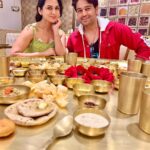 Akansha Chamola Instagram – INternet was down for a couple of hours ; so spent some time with Family , they seem like GOOD PEOPLE 😜……..
And good people should be taken out for great lunch outings 🥗🥗
#family #lunchout #maharajabhog #indianfood #thali #indianthali