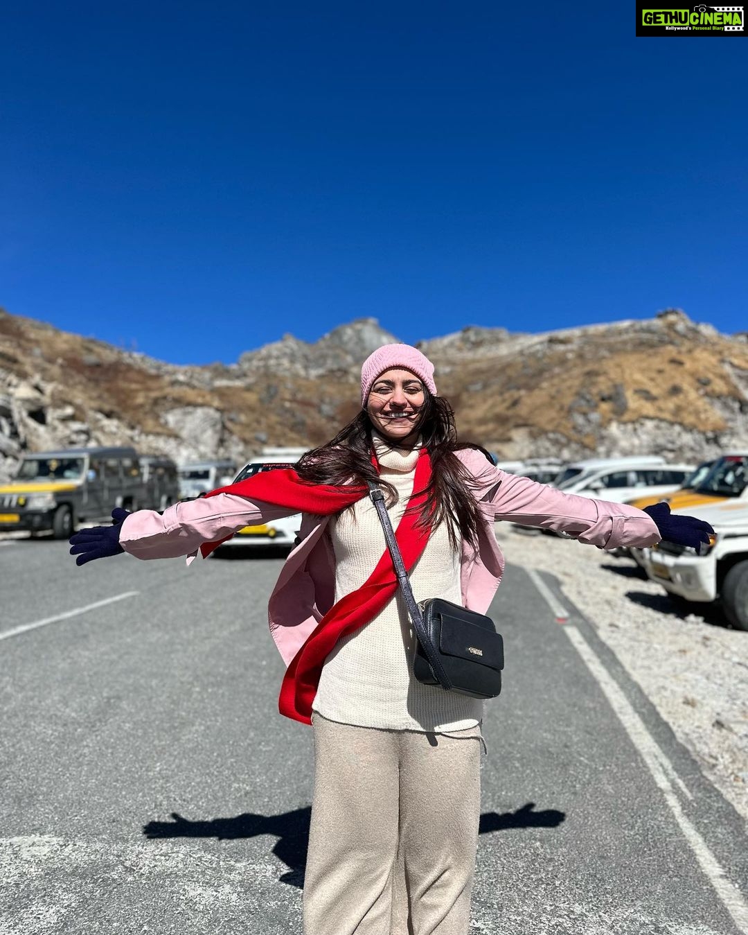 Aksha Pardasany Instagram - Over the clouds. Quite literally. Witnessed magic before my eyes ❤️ Nathula Pass, Indo - China Border 14,140ft