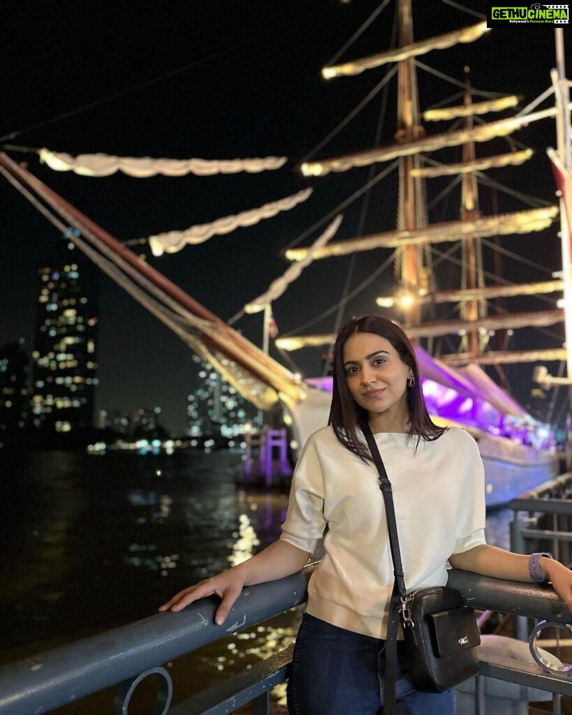 Aksha Pardasany Instagram - Row row row your boat ❤️ Asiatique The Riverfront Destination
