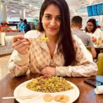 Aksha Pardasany Instagram - Mumbai ho ya Bangkok, your priorities should be in place. Just like mine. #chaat #bhel #bhelpuri #work #travel