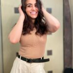 Aksha Pardasany Instagram - Just had Sev Puri before posing for this 🤤 I think you’ll can tell 😂 #food #happybelly #cheatday