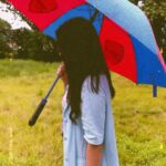 Aksha Pardasany Instagram - Romance with the monsoon continues ❤️ #monsoon #monsoonreels #set #shoot #reels #reelitfeelit #kesariya #kesariyateraishqhaipiya #brahmastra #shiva