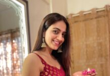 Aksha Pardasany Instagram - And the lights are on 🪔