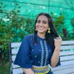 Aksha Pardasany Instagram – Wish your day was as pretty as my jhumkas ☘️

#shoot #shootdiaries