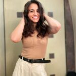 Aksha Pardasany Instagram - Just had Sev Puri before posing for this 🤤 I think you’ll can tell 😂 #food #happybelly #cheatday