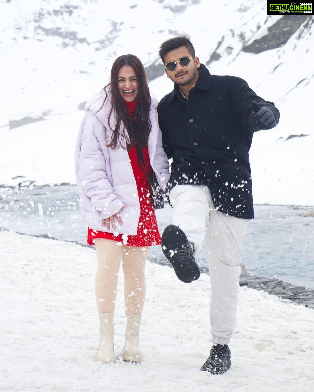 Aksha Pardasany Instagram - Resilience, strength and goodness. Proud of you everyday. @kaushal_dp Manali Himachal Pardesh