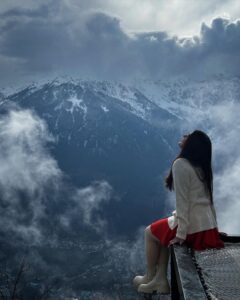 Aksha Pardasany Instagram - Infinite love for the infinity ❤️

📸 @kaushal_dp 

#mountains #himachalpradesh #manali #hamptapass #sethanvillage #travel
