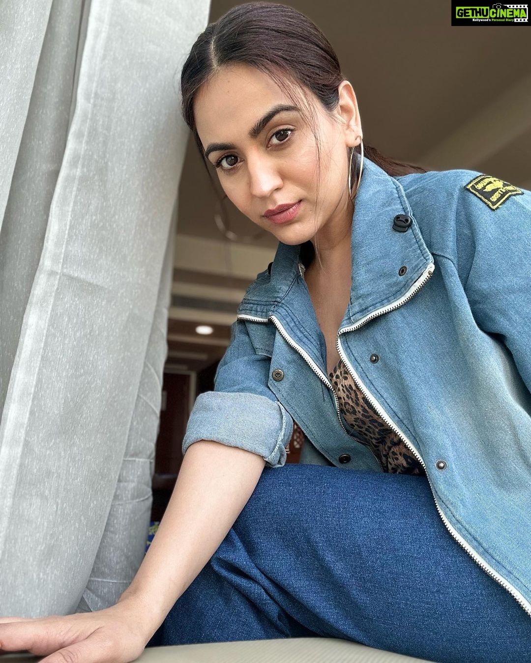 Aksha Pardasany Instagram - Premiere night ❤️ #ShubhNikah in cinemas on 17th March! @brandexmusic @shubhnikah_themovie @arshadsiddiqui_official @iamrohitvikkram.in @arsh.sandhu.official @marshal.khan #premiere #film #theatre Mumbai - The City of Dreams