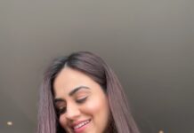 Aksha Pardasany Instagram - Lip syncing to your own voice hits differently ❤️ More so when the song is trending on Instagram! #playback #ShubhNikah #film #song #grwm #reel #makeup #charlottetilbury #mac #clinique Delhi, India