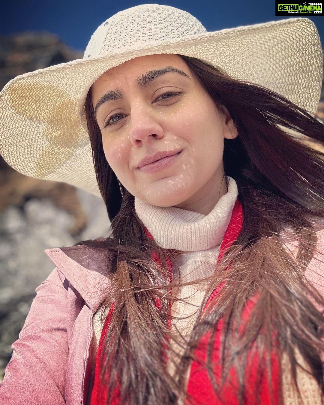 Aksha Pardasany Instagram - Having a Hatty Day ❤️