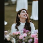 Akshara Gowda Instagram - The GLOW is real ✨❤️‍🔥🔥 #aksharagowda #stylishtamilachi #stylishtamizhachi #aksharagowdabikki #goldenhour #nofilter #goldenhourlove #sundowner #weekend #sunset #sunsetlovers #makingmemories #nostalgia #monday #oldschool