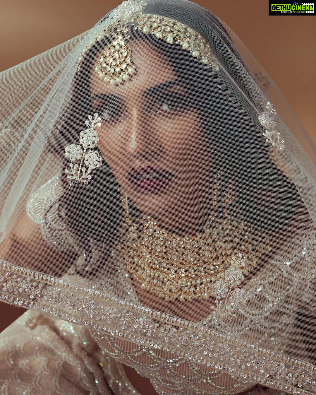 Akshara Gowda Instagram - Champagne š„ Photography: @girish_rajput_photography Retouch / post : @the_pixchanger Makeup : @manjiri_trivedi Hair: @priya_annareddy Stylist : @jaadu_sidhu Wearing: @kalighataindia , Jewellery: @zevar_geeta Location courtesy: @studio211mumbai Shoot coordinated : @sumbul_enroute #coffeelover #skincare #aksharagowda #stylishtamilachi #aksharagowdabikki #stylishtamizhachi #dancing Studio 211