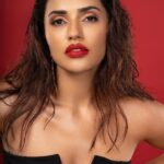 Akshara Gowda Instagram - Cuz u look greatest when u feel like a damn queen ❤️‍🔥🔥 Photography @shareefnandyala Makeup and hair @pranathibandi Styling @priyankaarik Assisted @_salonii.jainn_ Accessories @arikatelier Production @studiolluxe #coffeelover #skincare #aksharagowda #stylishtamilachi #aksharagowdabikki #stylishtamizhachi #dancing #raw #tuesdaymotivation #random #red