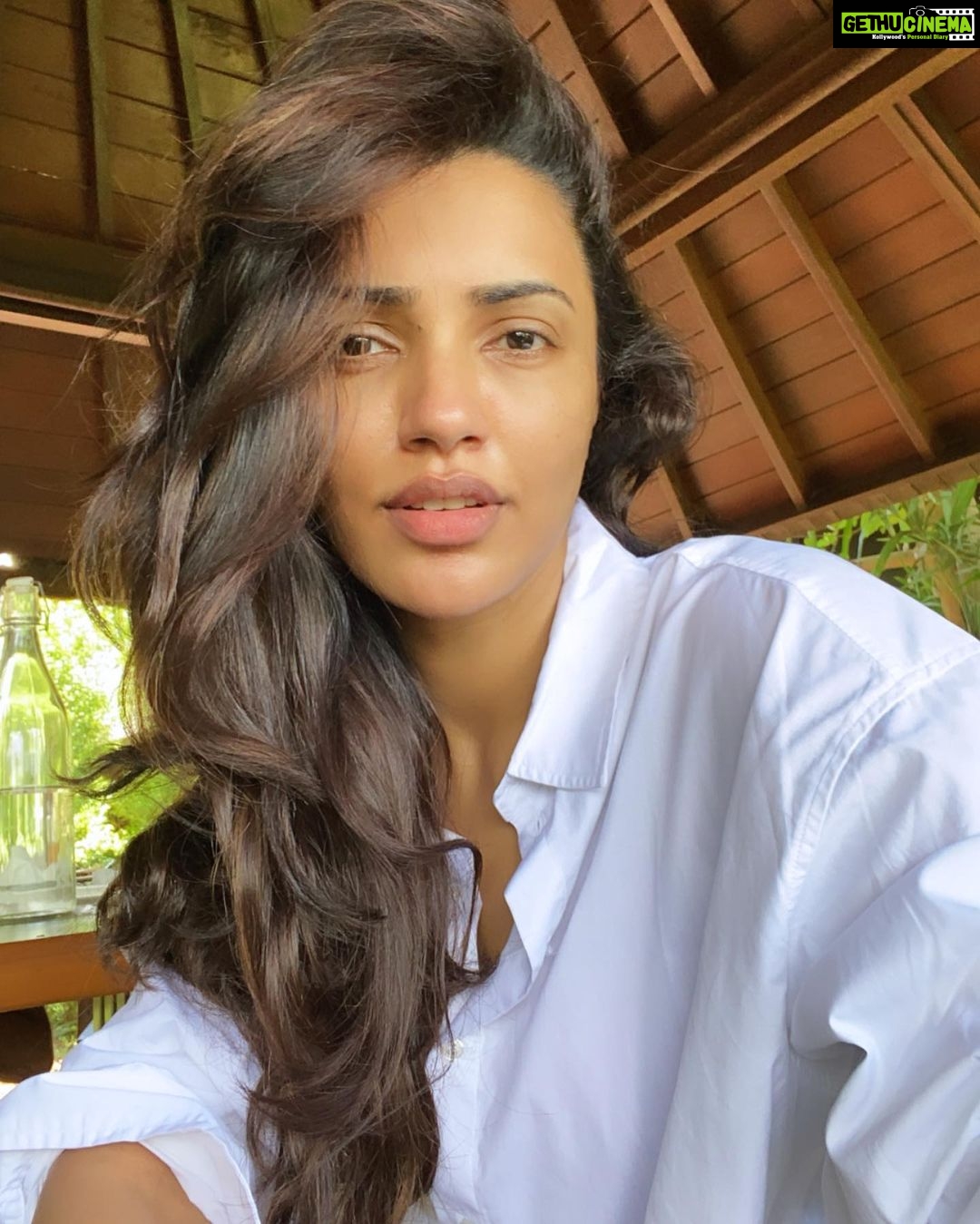 Akshara Gowda Instagram - My biggest flex is that nobody ever knows what’s really going on in my life . Where I am, who I’m with, or my next move , unless I make it known. Therefore anything anyone says is just an assumption. Privacy is my luxury . Privacy is my peace . ❤️🔥 #random #aksharagowda #stylishtamilachi #stylishtamizhachi #aksharagowdabikki #skincare #nofilter #travel #goa #weekend #sunset #sunsetlovers #makingmemories #nostalgia #sunday #goadiaries #snorkeling #travelgram #browngirl #vacation #holiday #peace #privacy Goa