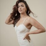 Akshara Gowda Instagram - It’s your story, Honey ! Feel free to hit ‘em with a plot twist whenever you want ❤️‍🔥😉🥰 Shot by @shaktismaran Makeup & Hair by @saikrishnabandari Styled by @praptigarg #coffeelover #skincare #aksharagowda #stylishtamilachi #aksharagowdabikki #stylishtamizhachi #dancing #raw #monday #random #white Hand On Heart Studio