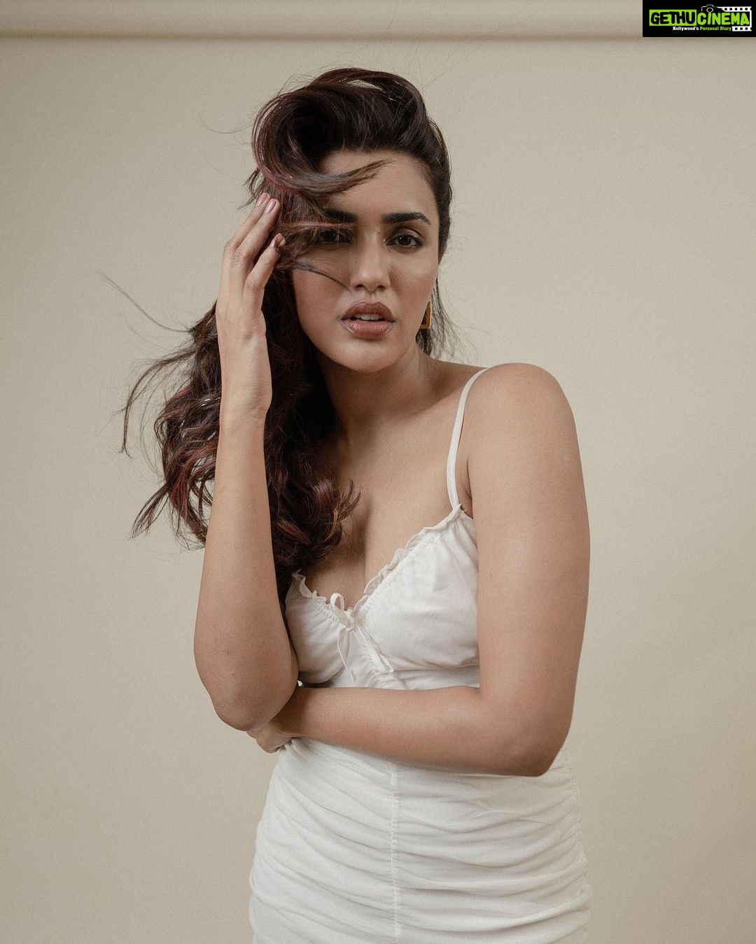Akshara Gowda Instagram - It’s your story, Honey ! Feel free to hit ‘em with a plot twist whenever you want ❤️🔥😉🥰 Shot by @shaktismaran Makeup & Hair by @saikrishnabandari Styled by @praptigarg #coffeelover #skincare #aksharagowda #stylishtamilachi #aksharagowdabikki #stylishtamizhachi #dancing #raw #monday #random #white Hand On Heart Studio