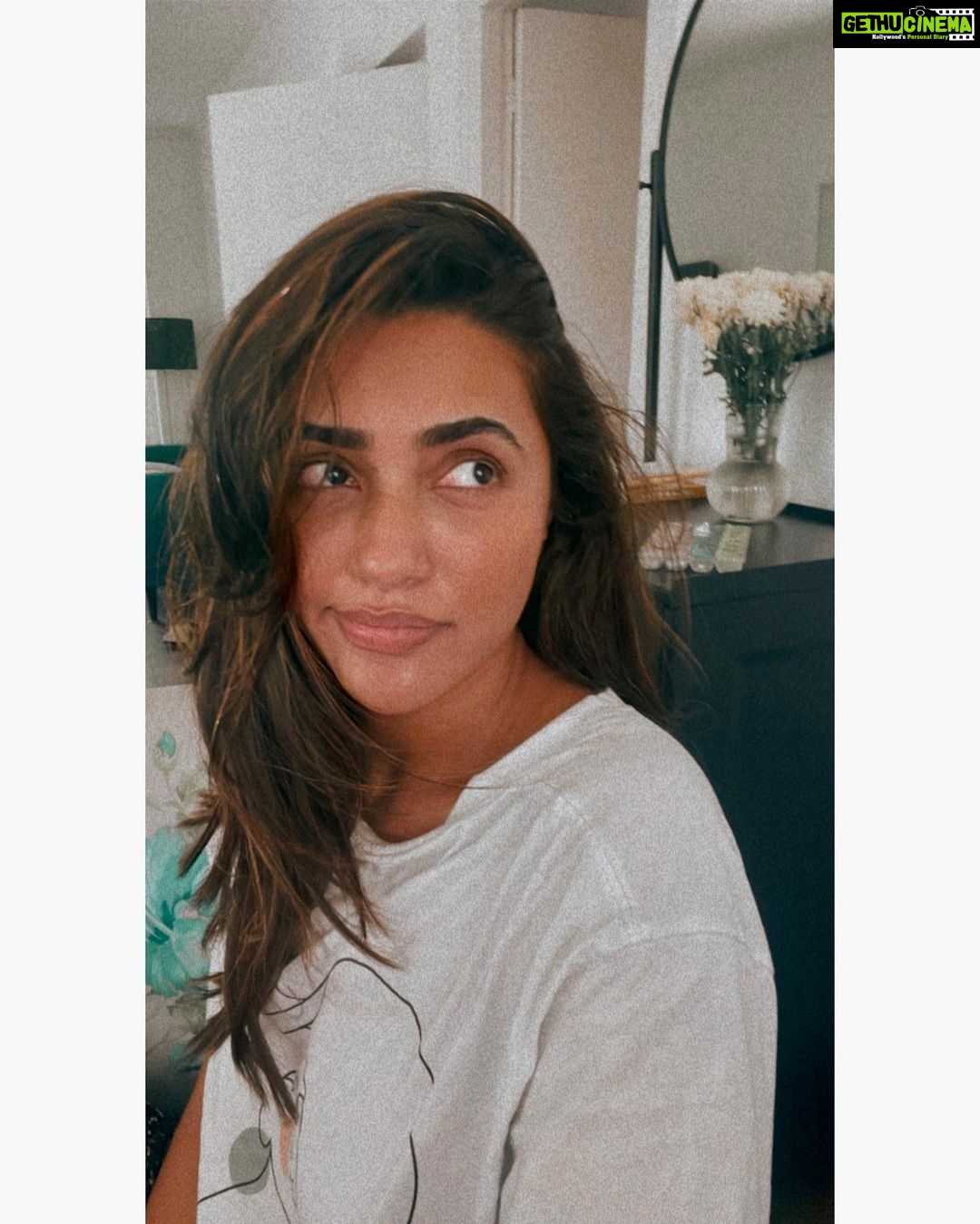 Akshara Gowda Instagram - I woke up feeling so #BLESSED 😇❤️🫶 #WOKEUPLIKETHIS #WOKEUPFEELINGBLESSED #WOKEUPFEELINGGRATEFUL #aksharagowda #stylishtamilachi #stylishtamizhachi #aksharagowdabikki #sunday #wokeuplikethis #morning #nofilter #blessed #grateful #nomakeupneeded Bandra, Mumbai