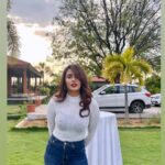 Akshara Gowda Instagram – Let the evening BE-GIN 🍹

#BeGIN 

PS ( swipe to see where I got my caption from ) 🤣😂

PC – @fatheroffloki 🥰🫶❤️

#aksharagowda #stylishtamilachi #stylishtamizhachi #aksharagowdabikki #goldenhour #nofilter #goldenhourlove #sundowner #weekend #sunset #sunsetlovers #makingmemories #nostalgia #friday