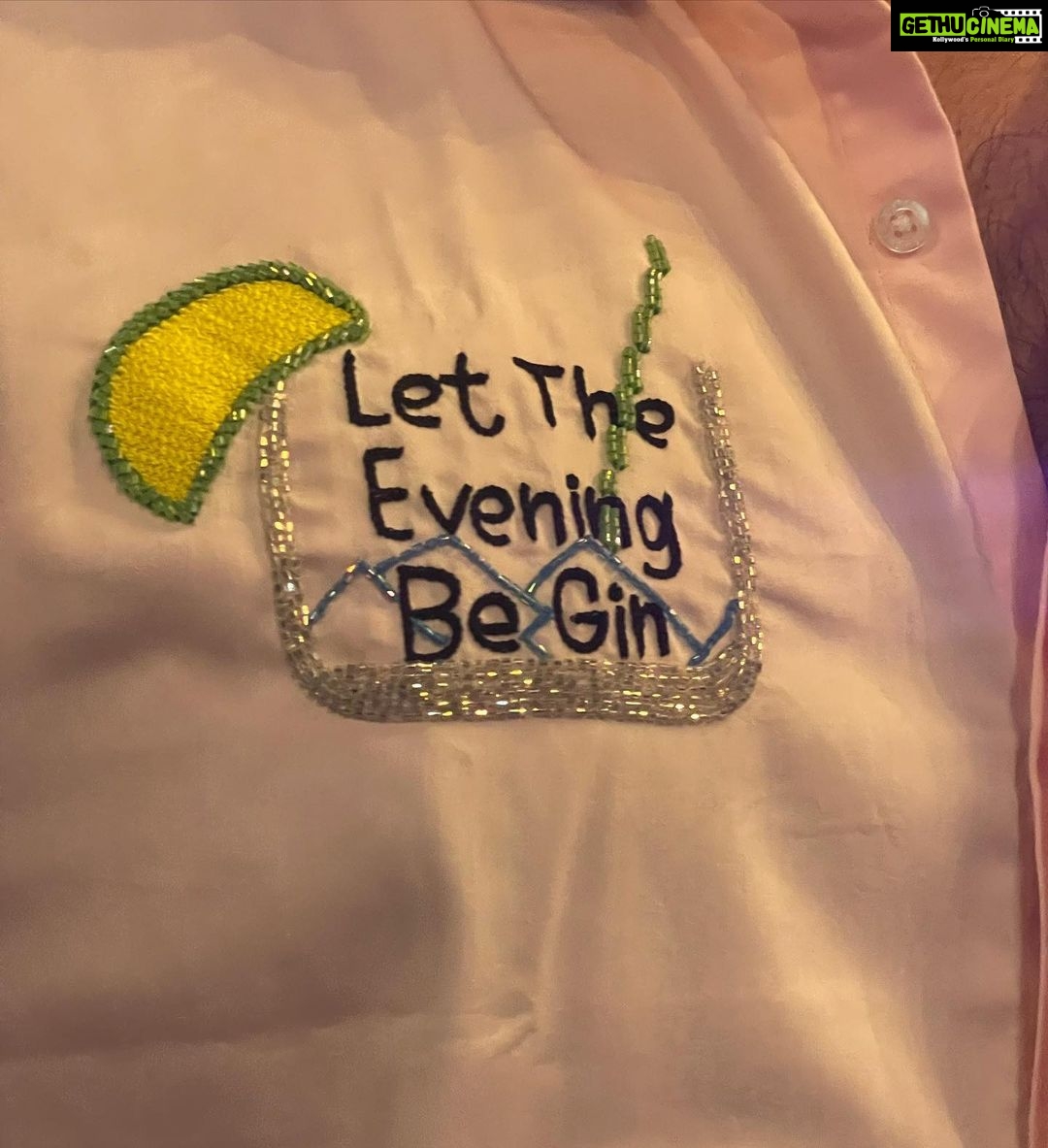 Akshara Gowda Instagram - Let the evening BE-GIN 🍹 #BeGIN PS ( swipe to see where I got my caption from ) 🤣😂 PC - @fatheroffloki 🥰🫶❤️ #aksharagowda #stylishtamilachi #stylishtamizhachi #aksharagowdabikki #goldenhour #nofilter #goldenhourlove #sundowner #weekend #sunset #sunsetlovers #makingmemories #nostalgia #friday
