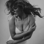 Akshara Gowda Instagram – VIBING 

Shot by @shaktismaran 

Makeup & Hair by @saikrishnabandari 

Styled by @praptigarg

#coffeelover #skincare #aksharagowda #stylishtamilachi #aksharagowdabikki #stylishtamizhachi  #dancing Hand On Heart Studio