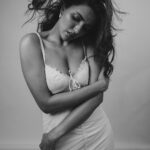 Akshara Gowda Instagram – VIBING 

Shot by @shaktismaran 

Makeup & Hair by @saikrishnabandari 

Styled by @praptigarg

#coffeelover #skincare #aksharagowda #stylishtamilachi #aksharagowdabikki #stylishtamizhachi  #dancing Hand On Heart Studio