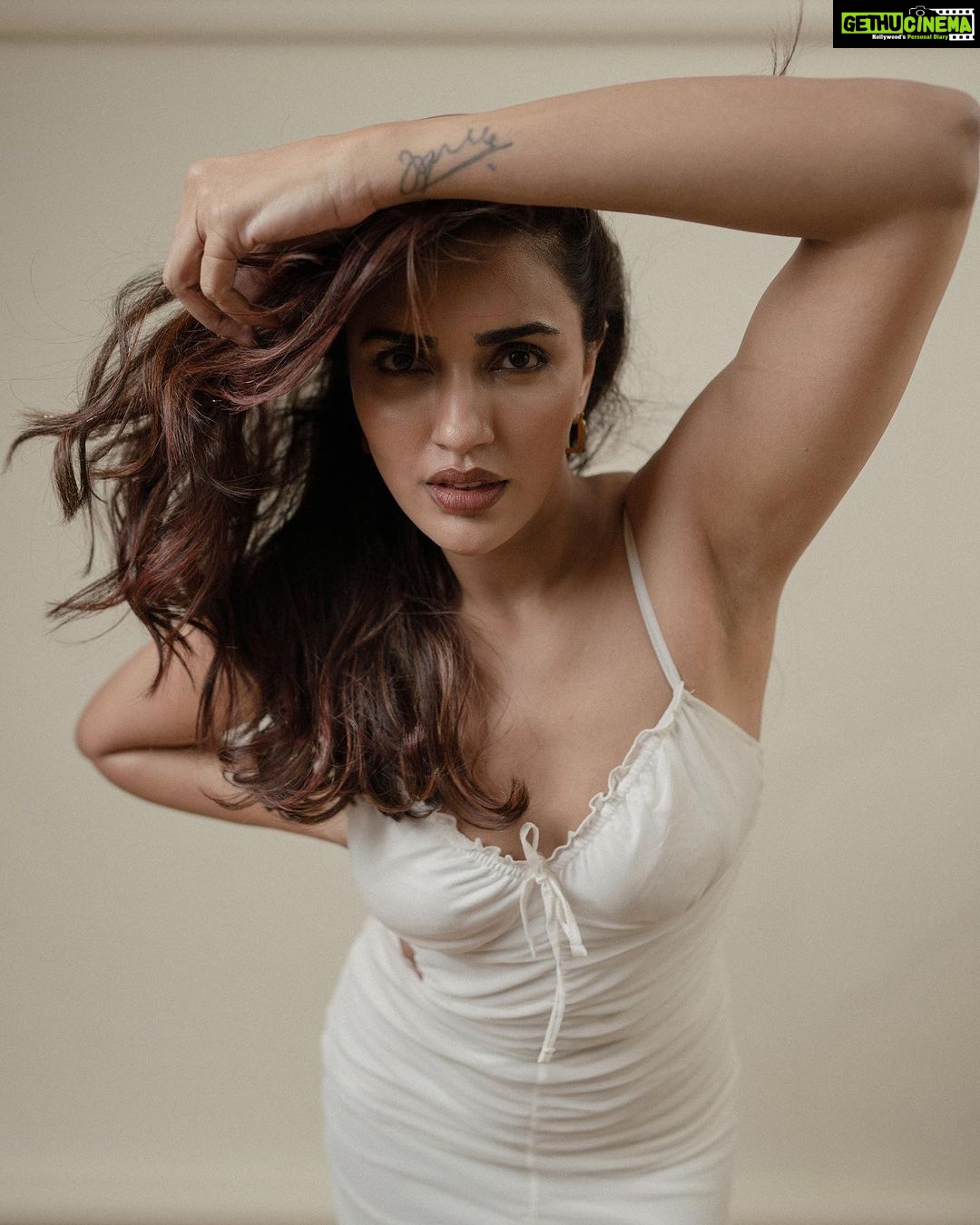 Akshara Gowda Instagram - It’s your story, Honey ! Feel free to hit ‘em with a plot twist whenever you want ❤️🔥😉🥰 Shot by @shaktismaran Makeup & Hair by @saikrishnabandari Styled by @praptigarg #coffeelover #skincare #aksharagowda #stylishtamilachi #aksharagowdabikki #stylishtamizhachi #dancing #raw #monday #random #white Hand On Heart Studio