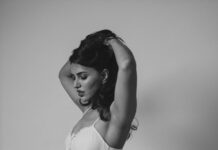 Akshara Gowda Instagram - Memento 🤍 Shot by @shaktismaran Makeup & Hair by @saikrishnabandari Styled by @praptigarg #coffeelover #skincare #aksharagowda #stylishtamilachi #aksharagowdabikki #stylishtamizhachi #dancing Hand On Heart Studio