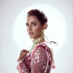 Akshara Gowda Instagram – Wine 🍷 

Photography: @girish_rajput_photography 
Retouch / post : @the_pixchanger 

Makeup :  @manjiri_trivedi 

Hair: @priya_annareddy 

Stylist : @jaadu_sidhu 
Wearing: @kalighataindia , Jewellery: @zevar_geeta 

Location courtesy: @studio211mumbai 
Shoot coordinated : @sumbul_enroute 

#coffeelover #skincare #aksharagowda #stylishtamilachi #aksharagowdabikki #stylishtamizhachi  #dancing Studio 211