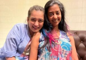 Akshara Haasan Instagram - Here is wishing both my mumma @actor_sarika and koki @koki_danse a happiest mother's day. Thank you for being such important ladies in my life. Both of you have taught me some really important values in life and believe in me. ❤️