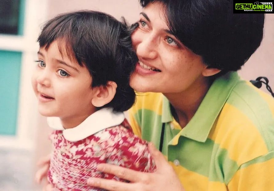 Akshara Haasan Instagram - Here is wishing both my mumma @actor_sarika and koki @koki_danse a happiest mother's day. Thank you for being such important ladies in my life. Both of you have taught me some really important values in life and believe in me. ❤️