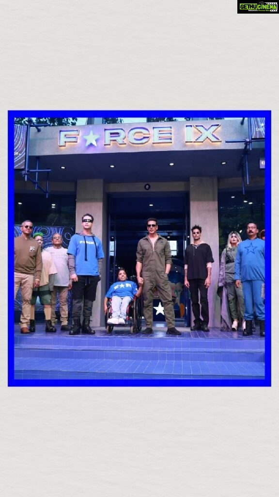 Akshay Kumar Instagram - ‘Dear Troopers, The launch of our first flagship store brought us enormous amount of pride. All those months of hard work, dedication and patience witnessed endless love from everyone. Reeling back to our store launch day today! Have you visited the store yet? Love, Team Force IX‘ #फ़ोर्सनाइन #forcenine #engineeredwithemotion