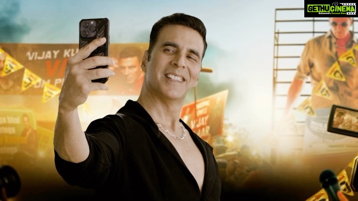 Akshay Kumar Instagram - Come be a part of #Selfiee - join us on an exciting journey and watch yourself on the BIG SCREEN. Here’s how👇 Post your Selfie with a superstar you’ve met. Tag them and use the hashtag #SelfieeMeinSelfie Follow and tag Star Studios and Dharma Productions Send in your Selfies soon! @therealemraan @nushrrattbharuccha @dianapenty @karanjohar @apoorva1972 @therealprithvi @supriyamenonprithviraj @iamlistinstephen @raj_a_mehta @rishiwrites @dharmamovies @starstudios #CapeOfGoodFilms @prithvirajproductions @vbfilmwala @magicframes2011 @anshul300 @playdmfofficial