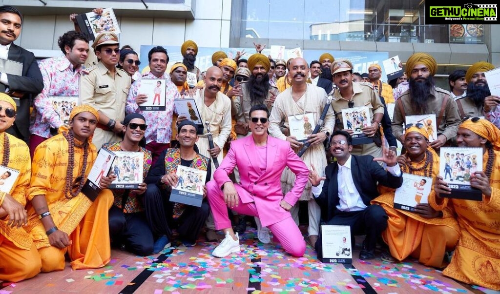Akshay Kumar Instagram - There is no bigger moment in an actor’s life than to see fans giving unconditional love. Today was such a moment for me when some of my fans dressed up as my iconic characters in films. Touched beyond words 🙏 My film #Selfiee is a dedication to all the fans of all the actors anywhere. You make life worthwhile ♥️