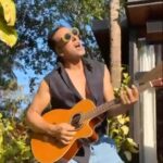 Akshay Kumar Instagram - POV: Christmas vibes in Goa. Where nothing stays still - neither me, nor the camera :) 🎄 🎅 #Christmas2022 #Family #Holidays
