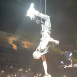 Akshay Kumar Instagram - Up, down or upside down, not letting go of this love. Thank you Atlanta. What awesome energy!! Dallas, over to you now. See you on 8th. ♥️ #TheEntertainers